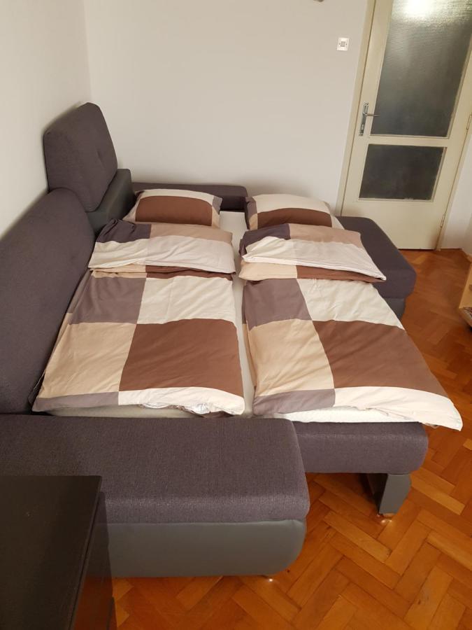 Positivo Appartement Zagreb Buitenkant foto